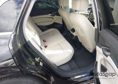 2021 Audi E-Tron Premium Quattro z USA, uszkodzony, nr VIN WA1AAAGE9MB033608